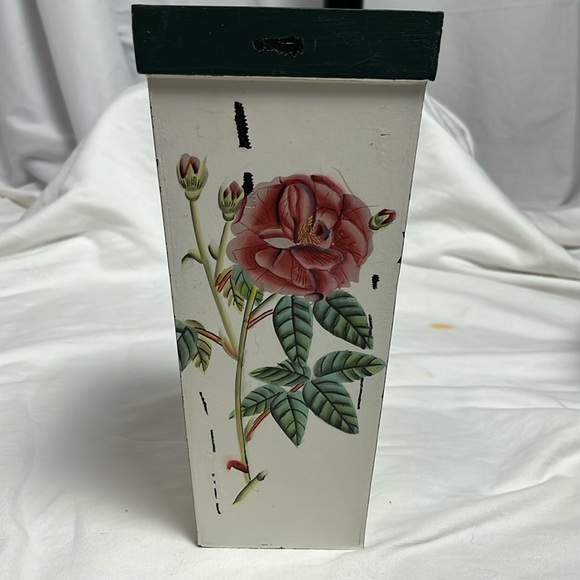 Wood base/planter with rose motif and distressing - Picture 1 of 6